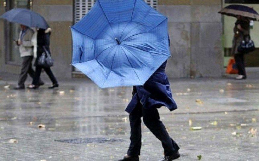 Avertizare meteo Rom&acirc;nia! Cod galben de v&acirc;nt puternic: rafale de 120 km/h