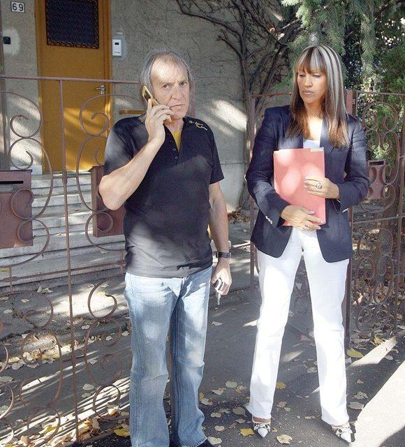 Fosta soție a lui Mihai Constantinescu și actuala, Simona, stau de ore bune &icirc;n spitalul unde este internat artistul