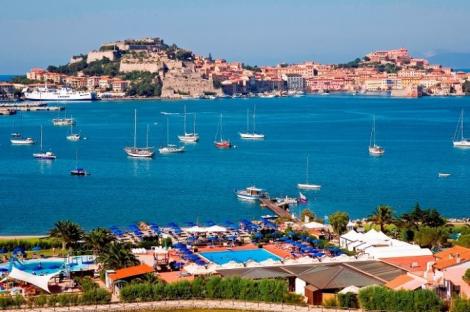 O insulă din Italia oferă cazare gratuită turiștilor, cu o singură condiție!