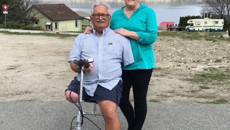Bătrăn fără un braț și un picior, forțat să se târască pe jos, după ce i-a fost confiscat scaunul cu rotile: „A fost cea mai umilitoare experiență din viața mea”