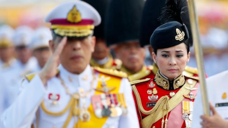 Nuntă mai ceva ca în filme! Regele Thailandei s-a căsătorit cu șefa bodyguarzilor săi și o va face regină!
