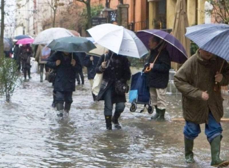 Vești proaste de la ANM! Cod galben de ploi torențiale &icirc;n 27 de județe din țară, p&acirc;nă marți dimineață!