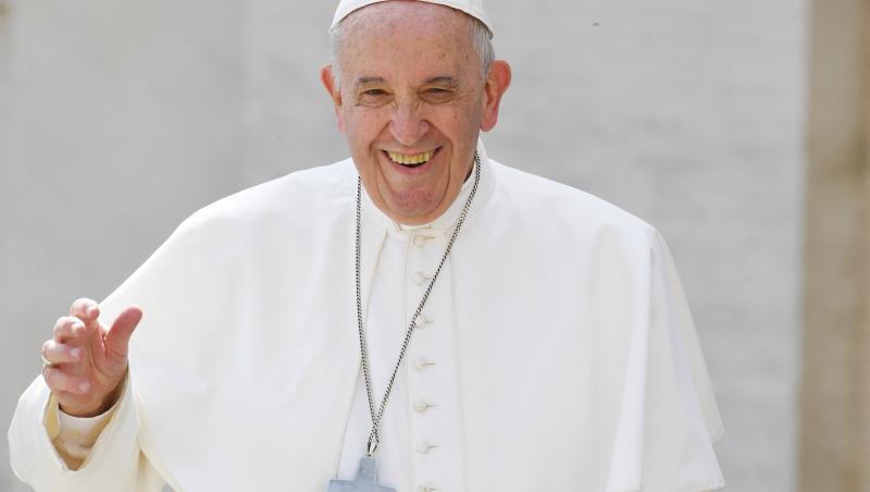 Papa Francisc, argentinianul obișnuit cu colbul străzilor, pelerin în România