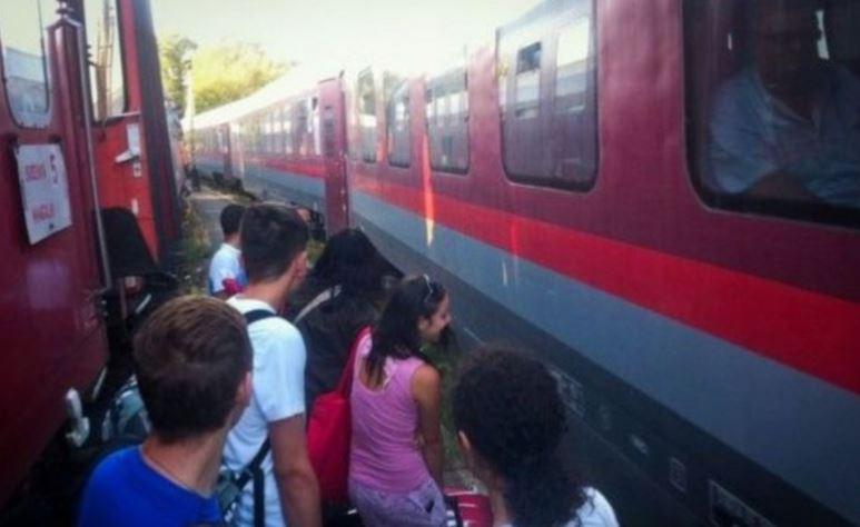 Elevii ar putea avea gratuitate pe tren! Anunțul făcut de Ministrul Muncii &icirc;n urmă cu puțin timp