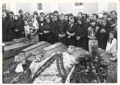 Cea mai mare înmormântare: 23 de sicrie cu copii. Ceaușescu: ”Le dați popi, zahăr și ulei. Și îi filmați!”