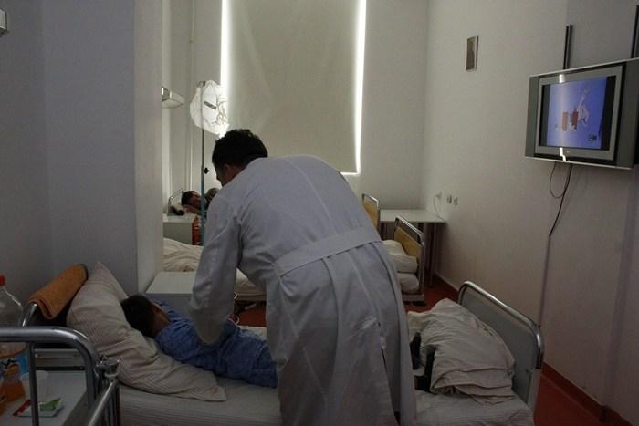 Un copilaș de doi ani din Iași a &icirc;nghițit pastilele anticoncepționale ale mamei sale! Micuțul, dus de urgență la spital