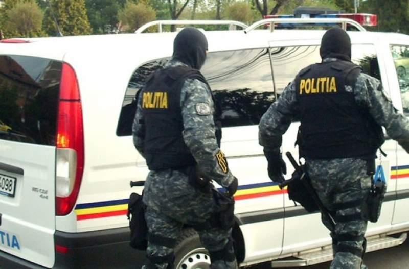 Peste treizeci de percheziţii &icirc;n judeţele Prahova şi Argeş, la persoane suspectate de furturi din locuinţe şi societăţi comerciale