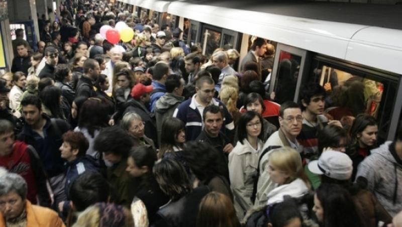 Incidente la metrou. Mii de oameni s-au călcat în picioare pe peroanele din București!