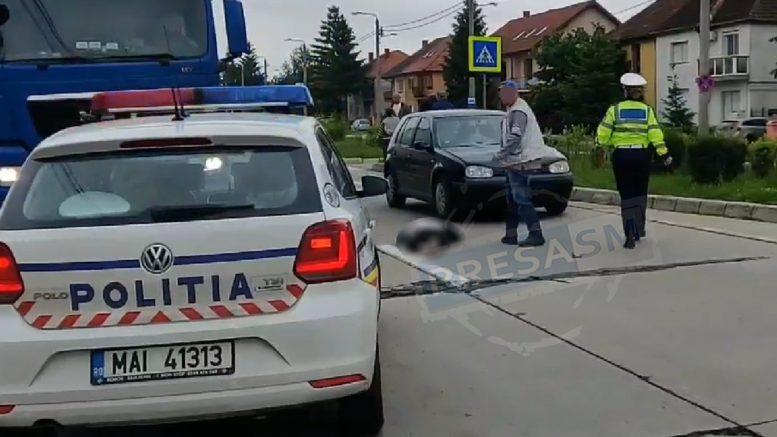 O pensionară a fost spulberată pe o trecere de pietoni din Satu Mare! Atenție, imagini ce vă pot afecta emoțional! &ndash; Video