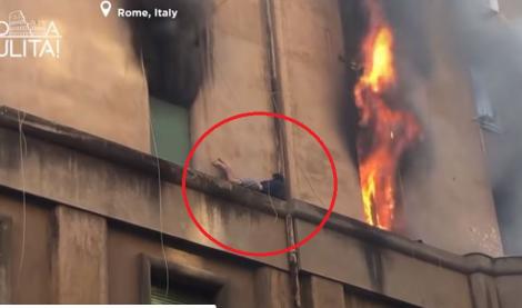 Video. Gestul care i-a salvat viața! Un bărbat a ieșit pe pervazul geamului după ce locuința i-a fost cuprinsă de flăcări!