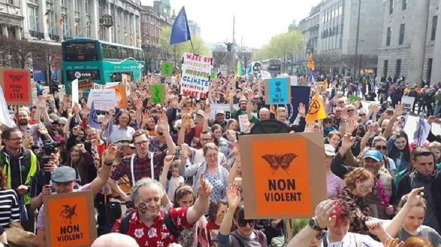 Sute de mii de elevi, &icirc;n grevă! Copiii vor părăsi sălile de clasă pentru a cere măsuri privind schimările climatice