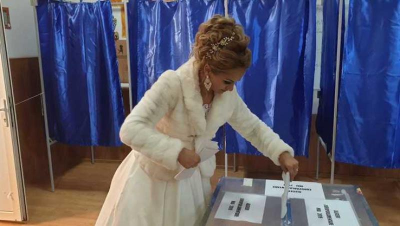 De la bal la...votat! O mireasă din Timiș și alesul ei au făcut primul drum ca soți la secție de votare!