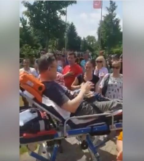 Un român din Germania a venit pe targă ca să voteze! Imagini incredibile de la secția de votare (VIDEO)