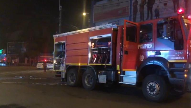 Incendiu de proporții într-un mall din București! Mai multe echipaje de pompieri au intevenit imediat la fața locului