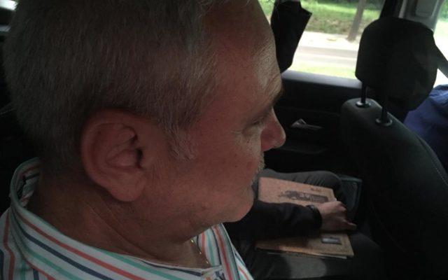 Dragnea, &icirc;mbrăcat &icirc;n dungi, a ajuns la Rahova. Prima imagine cu Liviu Dragnea &icirc;n mașina care l-a dus la &icirc;nchisoare