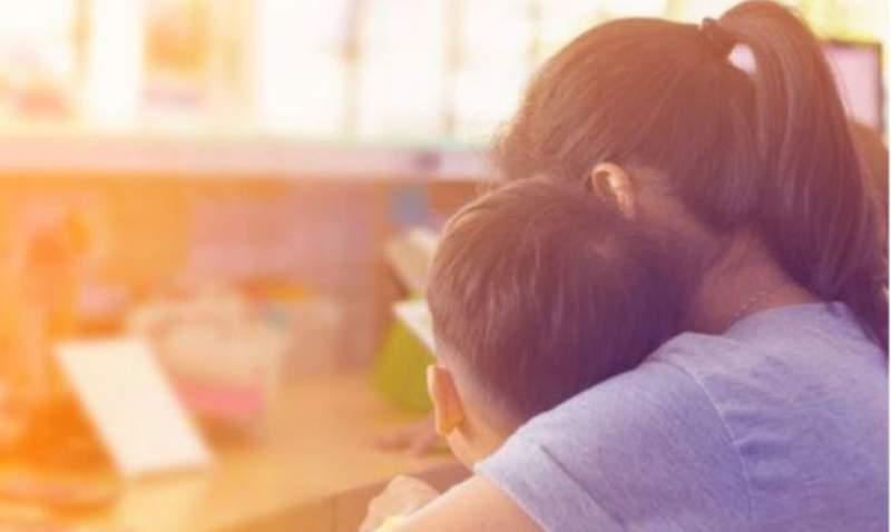 Copil de patru ani cu autism, dat afară dintr-o biserică, la Timișoara: &rdquo;Noi nu facem meloterapie. Ieșiți afară!&rdquo;