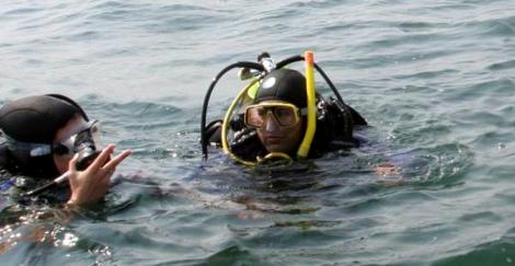 Un elev al Colegiului Militar din Craiova a dispărut în mare, în Mamaia! 17 scafandri îl caută