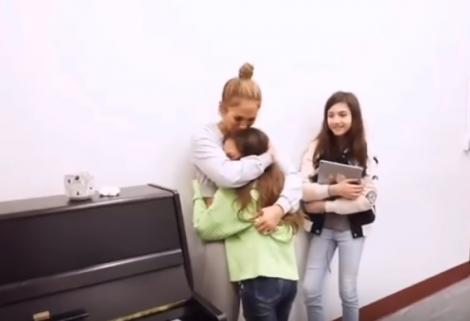 Uau! Fiica lui Jennifer Lopez și a lui Marc Anthony cântă uluitor! Ți se face pielea de găină - Video