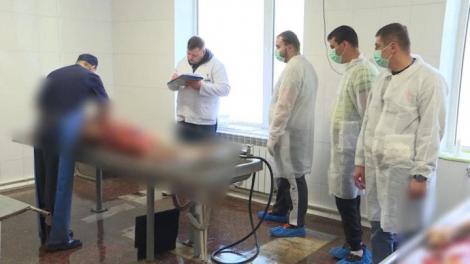 Şoferii din Chișinău, prinşi băuți la volan, spală cadavre şi participă la autopsie pentru a-și recupera permisul