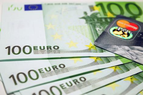Curs valutar euro 3 mai 2019. Cât scade euro, azi, la casele de schimb