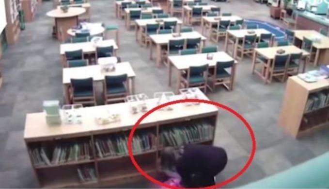 Revoltător! O educatoare este surprinsă cum lovește fără milă cu pumnii și picioarele o fetiță