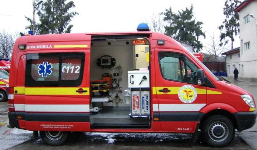 Accident grav la un liceu din Curtea de Argeș! O elevă de 17 ani a fost călcată de o mașină &icirc;n curtea liceului