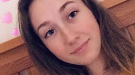 O adolescentă de 18 ani, găsită moartă în cadă de mama sa! Detaliul șocant pe care l-au descoperit medicii