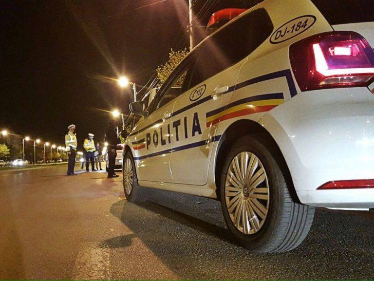 Doi adolescenți de 16 ani au furat o mașină dintr-o curte și s-au dus la plimbare, la Suceava! Unul dintre puști era băut