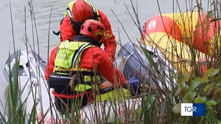 Ultima oră! Rom&acirc;n dispărut după ce mașina &icirc;n care se afla s-a răsturnat &icirc;ntr-un canal navigbil din Italia