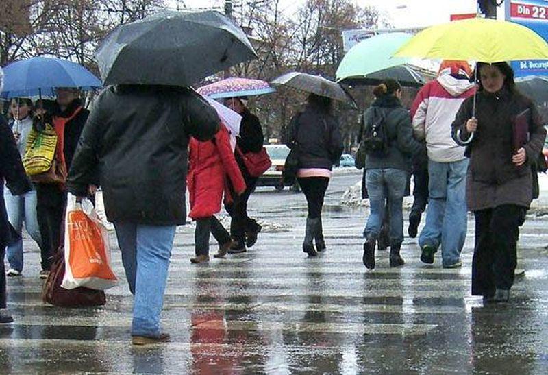 Vremea rea ține p&acirc;nă la finalul lui mai. Ploi aproape zilnic, &icirc;n următoarele două săptăm&acirc;ni, &icirc;n toată țara