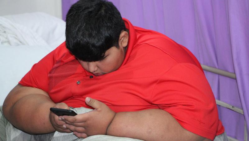 Are 10 ani și 200 de kilograme. „Cel mai gras copil din lume” se luptă pentru a deveni un om normal