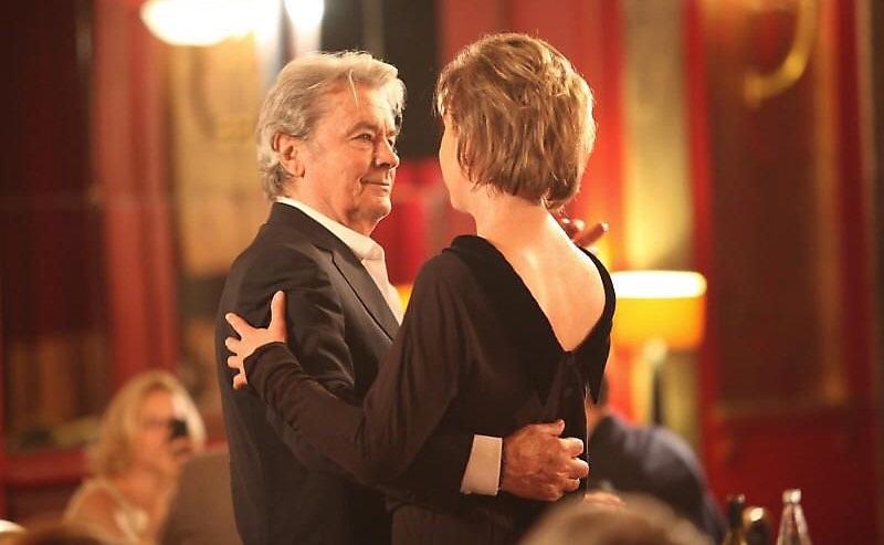 Alain Delon, criticat pentru comentarii despre femei şi susţinerea extremei drepte. Cannes &icirc;şi menţine decizia de a-i acorda Palme d&rsquo;Or onorific