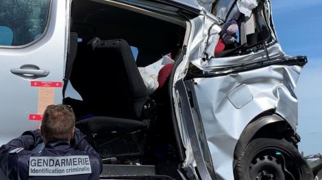 Trei români morți pe o șosea din Franța. Un camion a spulberat mașina în care se aflau