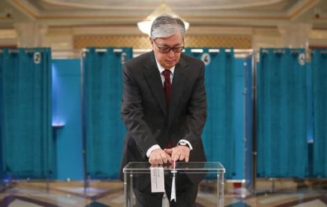 Kasim-Jomart Tokaiev obţine o victorie cu 70,8% în alegeri prezidenţiale kazahe marcate de manifestaţii şi sute de arestări