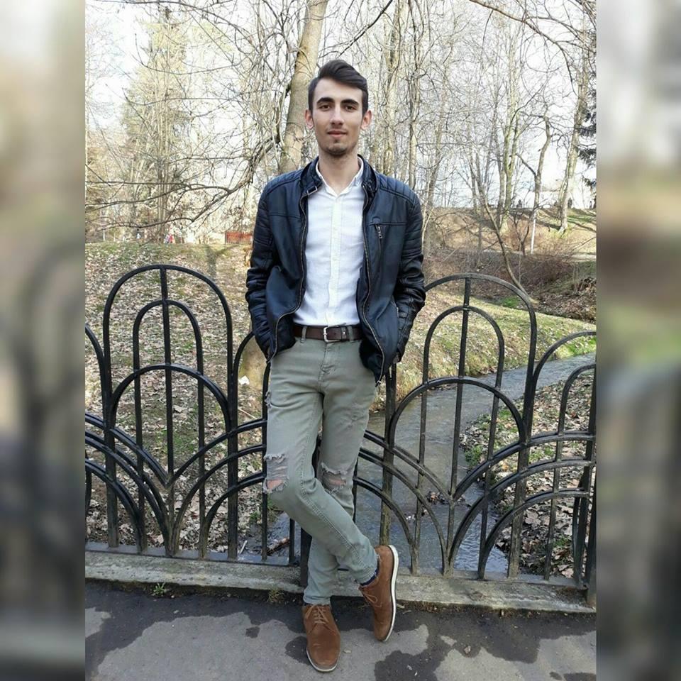 Caz fără precedent! Un fost elev din Olt și-a dat &icirc;n judecată școala la care a &icirc;nvățat! Instituția, obligată să-i plătească daune morale de 20.000 de lei