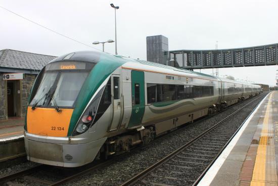 A născut &icirc;n tren, după ce au apucat-o chinurile facerii printre alți călători! &bdquo;C&acirc;țiva oameni i-au ținut o pătură&rdquo;