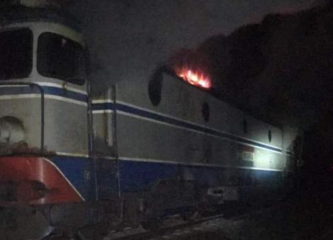 Locomotiva trenului București – Timișoara a luat foc! 200 de călători se aflau în vagoane - Foto