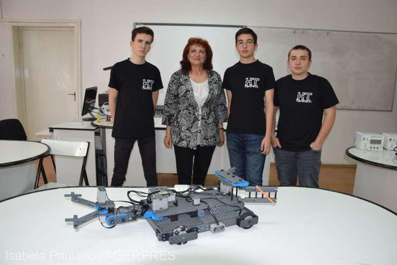 Trei liceeni din Sibiu vor prezenta, &icirc;n SUA, o invenție ce va salva mii de vieți! Noi ce putem face pentru ei?