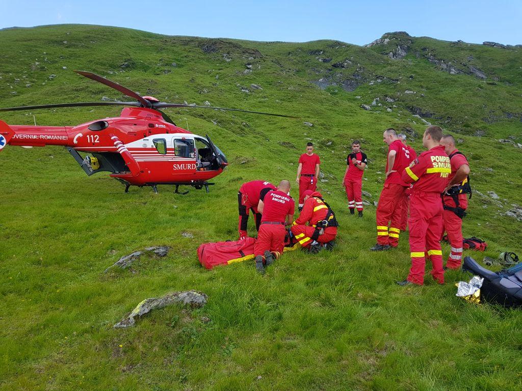 Turist ceh, &icirc;n stare foarte gravă, după ce a căzut &icirc;n Munții Făgăraș. Bărbatul a fost recuperat cu ajutorul elicopterului SMURD