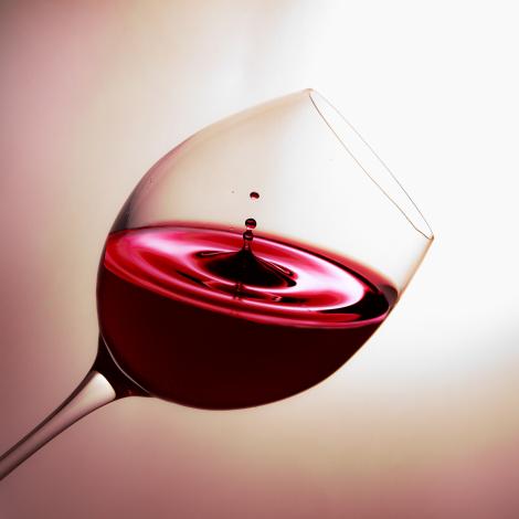Ce beneficii are vinul roșu?