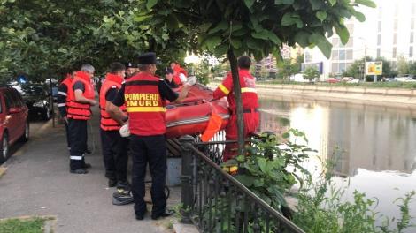 Un tânăr de 25 de ani s-a înecat în Dâmboviţa, în zona caminelor studenţeşti din Regie