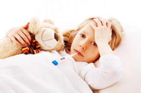 Boala obrajilor pălmuiți face ravagii printre copii. Cum o recunoști