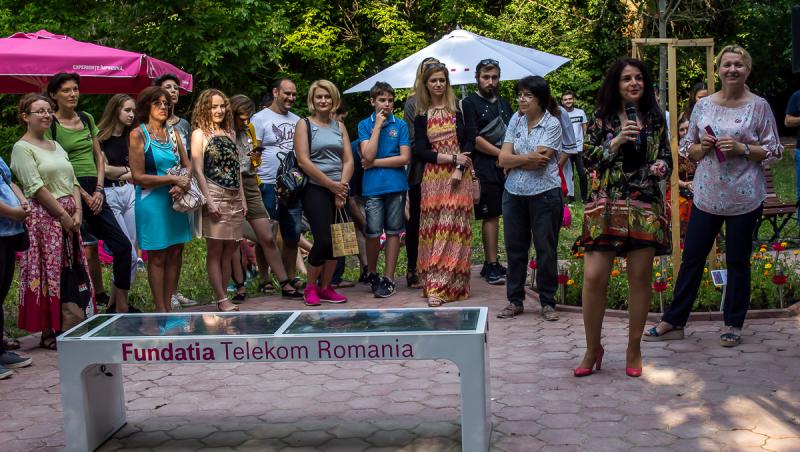 Primul spațiu verde din România cu bănci solare și wifi gratuit, amenajat de către Fundația Telekom Romania