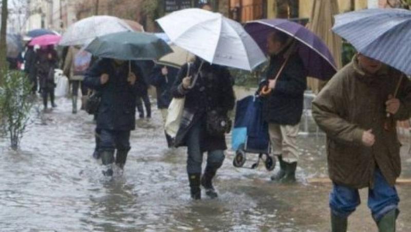 Potop în România. 11 judeţe sunt din nou sub cod portocaliu de ploi