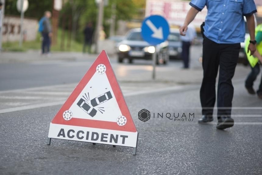 Doi răniţi &icirc;ntr-un accident &icirc;n care au fost implicate o cisternă şi alte trei autovehicule, pe DN 2, &icirc;n Buzău
