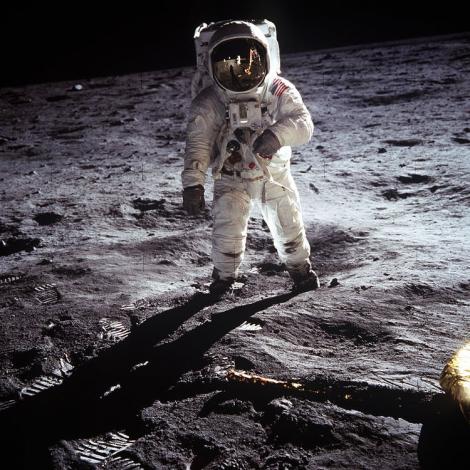 Pentru prima dată în istorie, o femeie va fi trimisă pe Lună! Află acum planurile SUA!