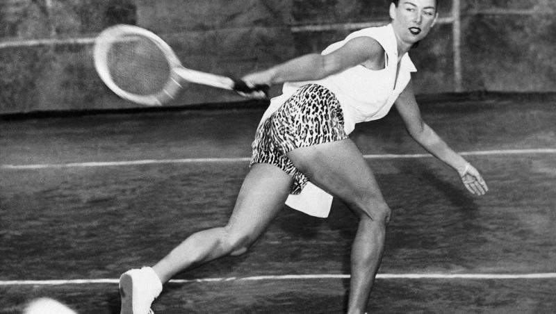 O rochie mini, un chilot sexy și un loc în istorie! Gussie Moran, regina controverselor în moda tenisului feminin, de 70 de ani! N-a detronat-o nici Serena Williams - Foto