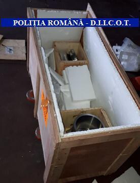 Gruparea care a importat din China &icirc;n Olanda, prin Rom&acirc;nia, precursori de droguri de mare risc a fost destructurată