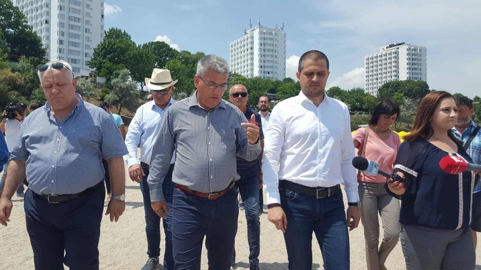 Ministrul Turismului, Bogdan Trif, este de acord cu eliminarea c&acirc;inilor vagabonzi din staţiuni