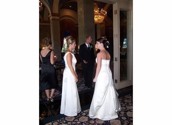 O soacră a mers la nunta fiului ei &icirc;mbrăcată &icirc;n rochie de mireasă: &rdquo;A făcut ca nunta să fie de neuitat!&rdquo;